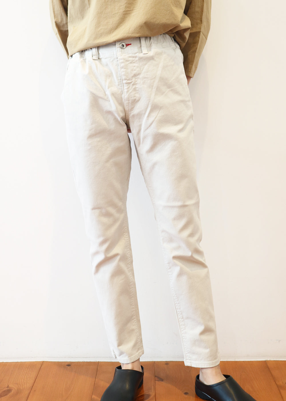 グレイッシュホワイト model:164cm(サイズM)