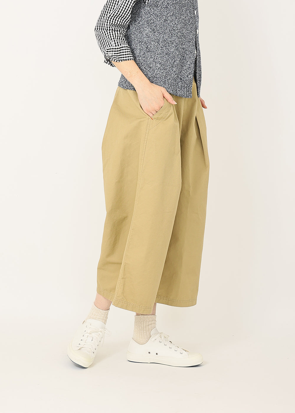 ベージュ model:170cm