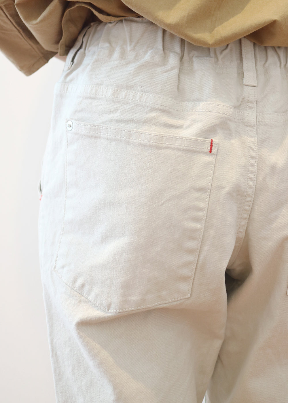 グレイッシュホワイト