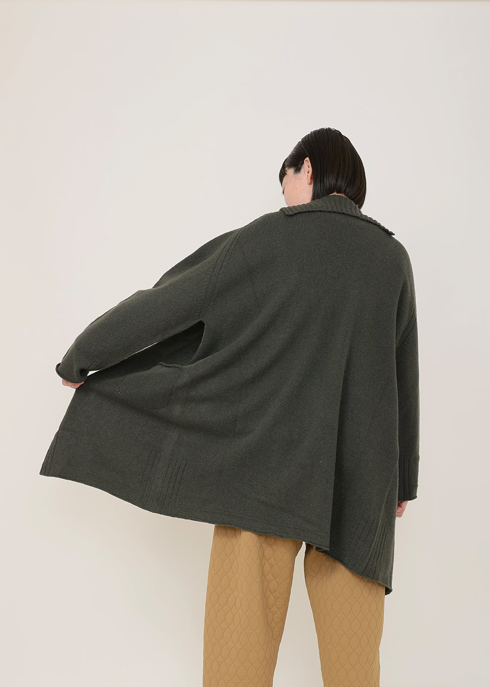カーキ　model：164cm