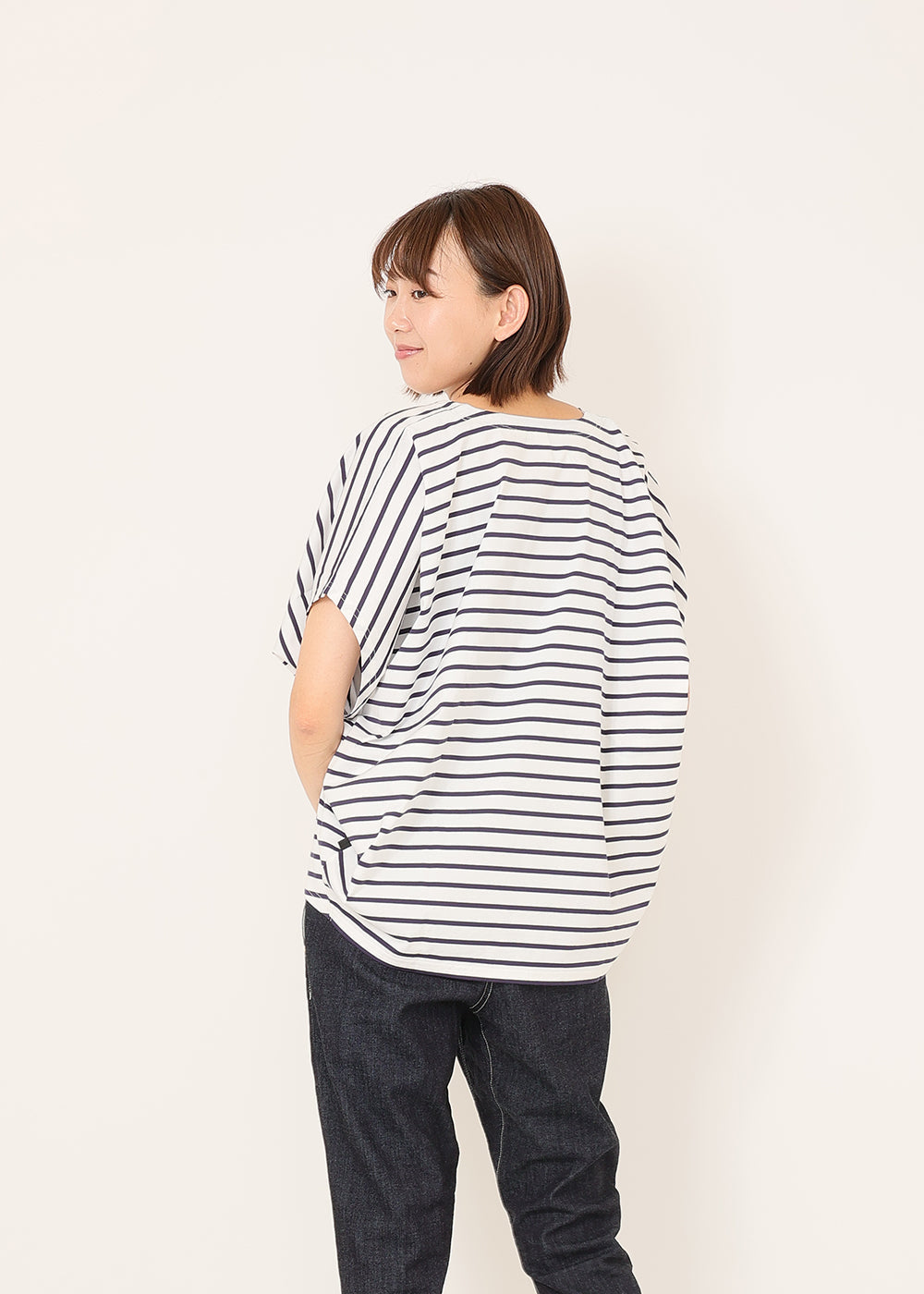 ホワイト×ネイビー　model：170cm