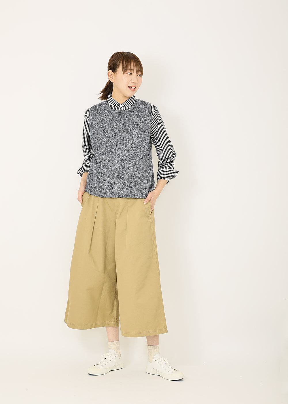 ベージュ　model：170cm
