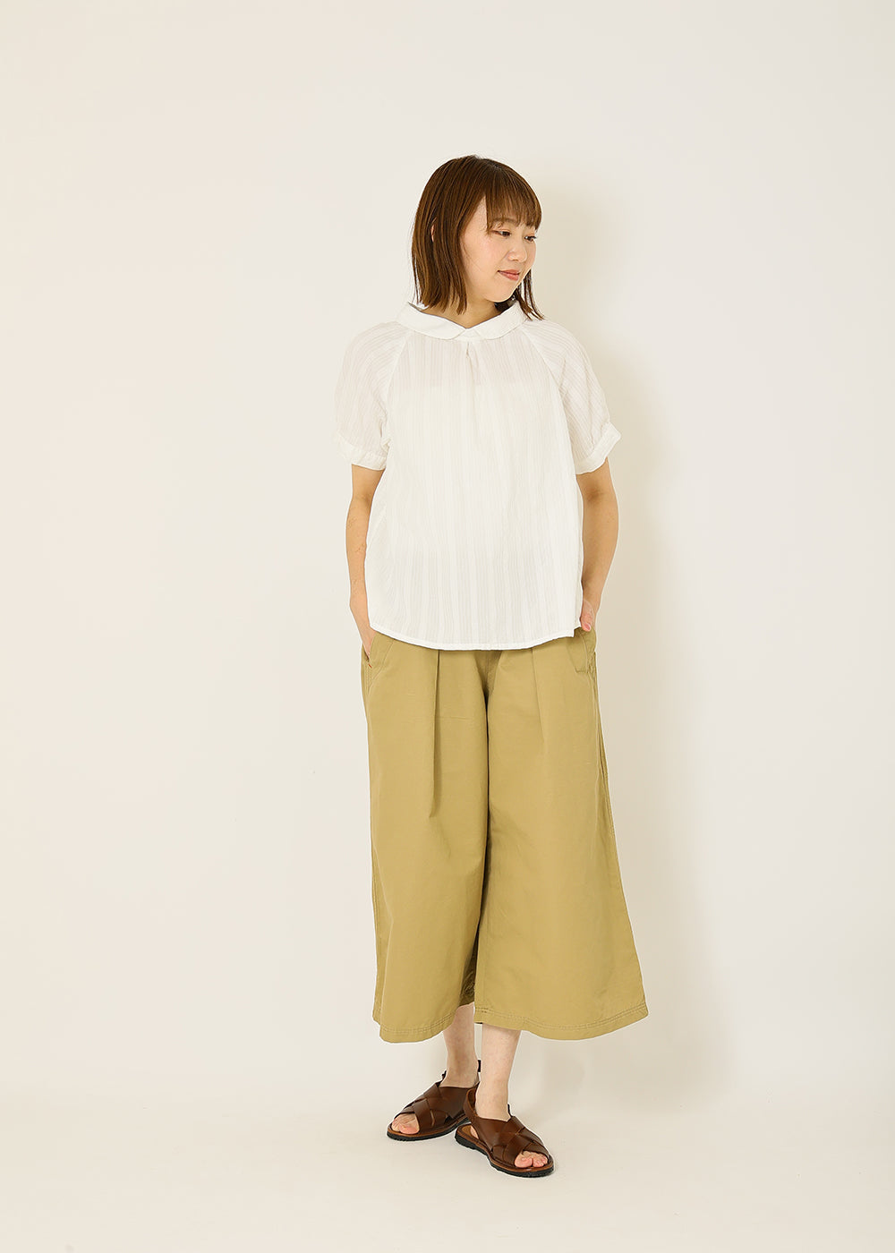 ベージュ　model：170cm