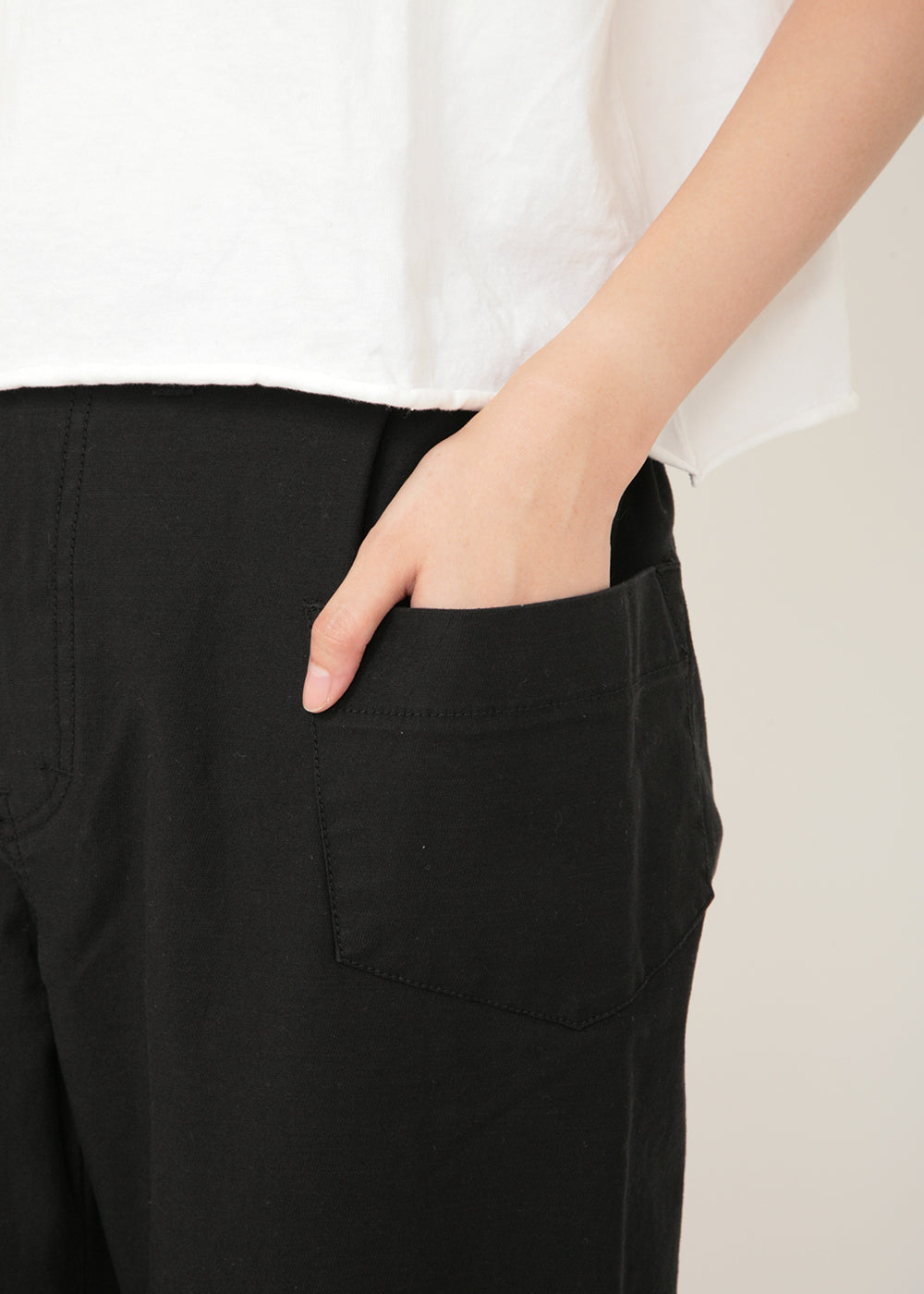 ムラ サテンストレッチ 8分パンツ